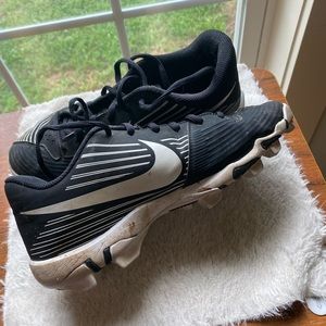 black and white nike softball cleats (rubber molds)